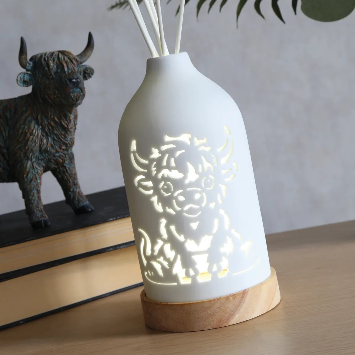 LED Ceramic Reed Diffuser Highland 19cm + 100ml clean linean fragrange oil