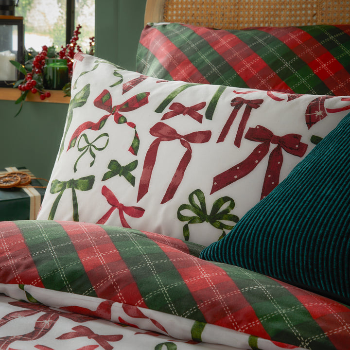 Nathalie Festive Bows Printed Duvet Cover Set Berry/Pine Super King
